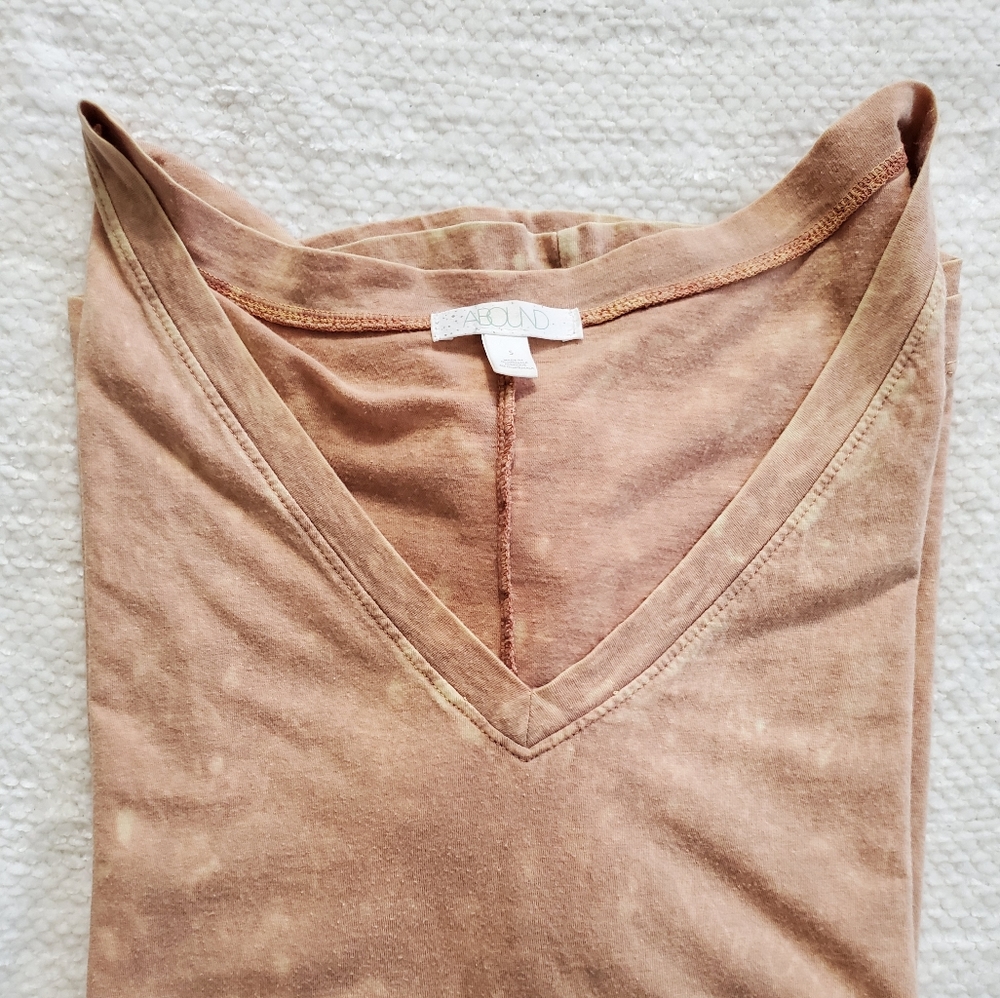 Vintage-style Burnt Orange V-neck - Picture 3 of 4